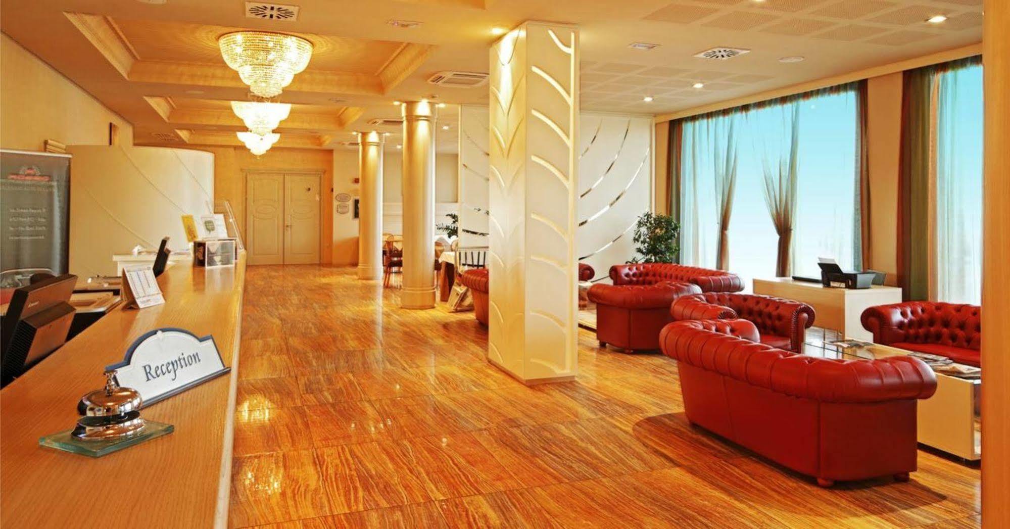 Grand Hotel 포를리 외부 사진
