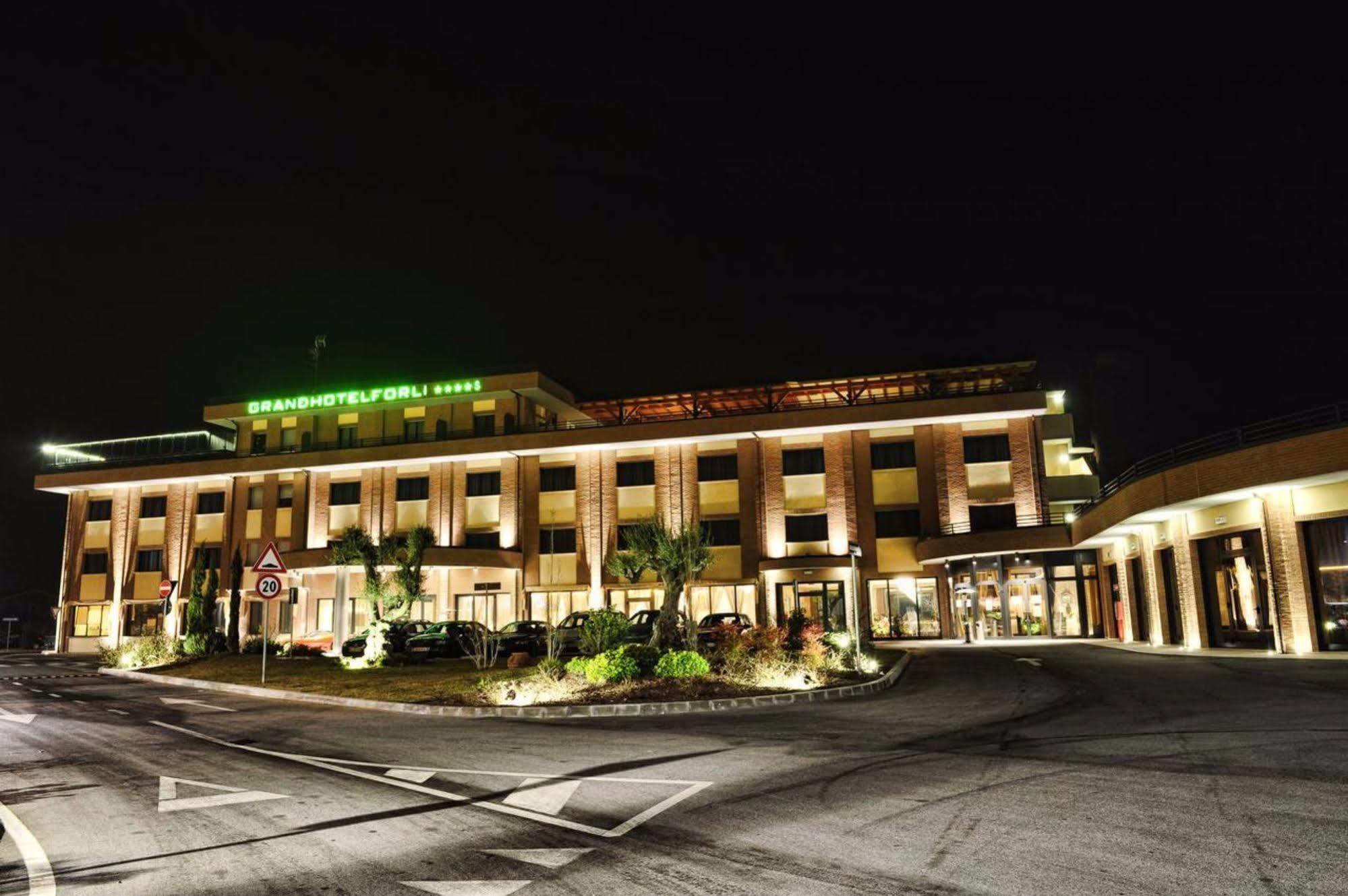 Grand Hotel 포를리 외부 사진